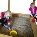 Kinder-Spielturm Spielhaus Pumba Holz mit Rutsche und Sandkasten