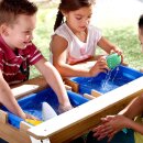 2in1 Kinder-Picknicktisch und Sand-Wasser-Spieltisch Nick Holz weiß blau inkl. Sonnenschirm